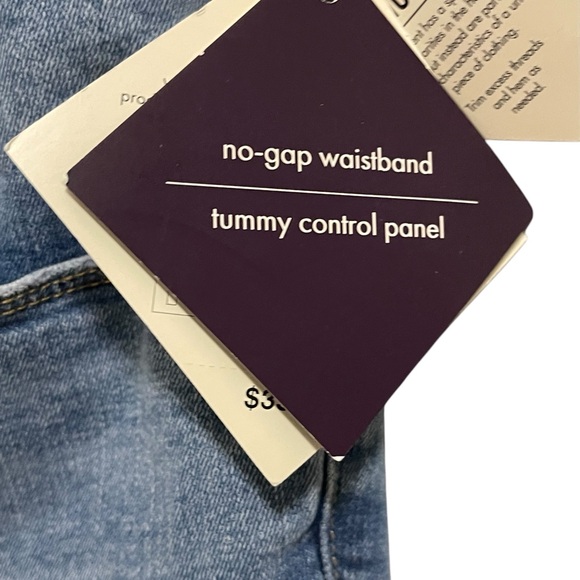 Ava & Viv Women's Plus Size 24 High-Rise Flare Jeans BoxCI - Picture 4 of 9